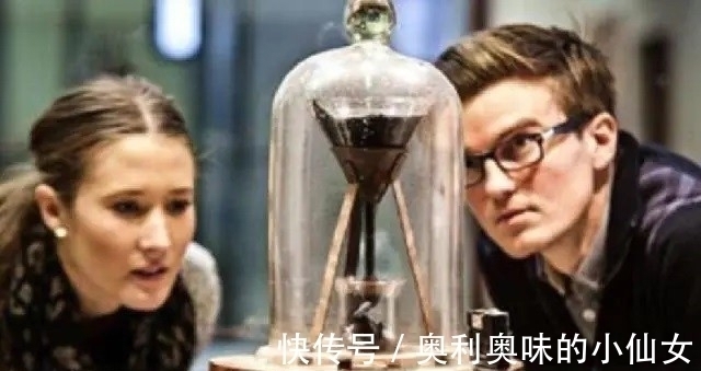 |“搞笑诺贝尔”奖:沥青滴漏实验,熬死两位教授,下滴将在2027年