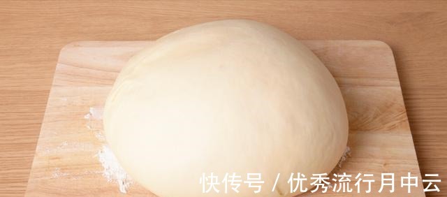 早餐玉米饼这样做松软细腻，老人小孩都喜欢一盘根本都不够吃！