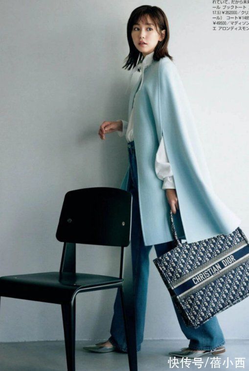 针织连衣裙 冬季买外套,建议40岁女人多选“长款大衣”,时尚、体面又高级