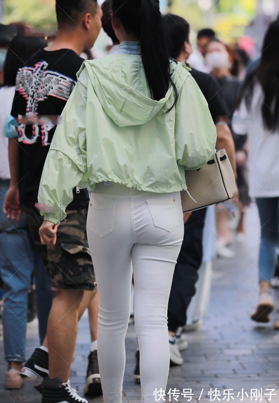 女朋友|气质甜美小姐姐好看极了！如果是我女朋友，我给她1百万随便去花