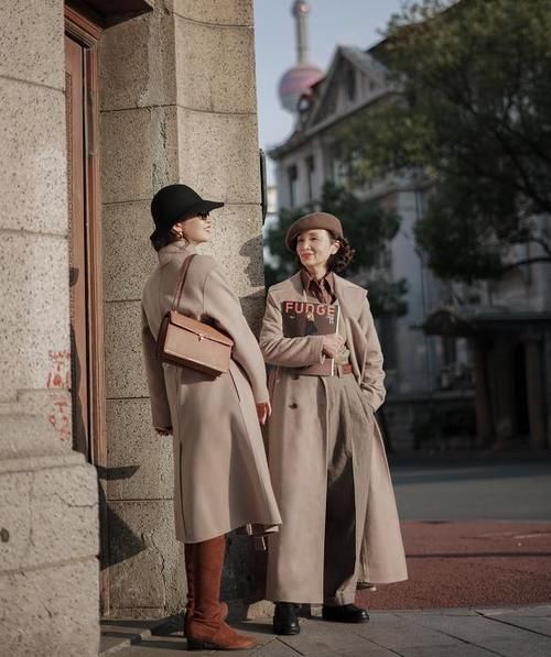 配大衣的裤子不用太多,有这3种“百搭款”就够了,时髦显腿长