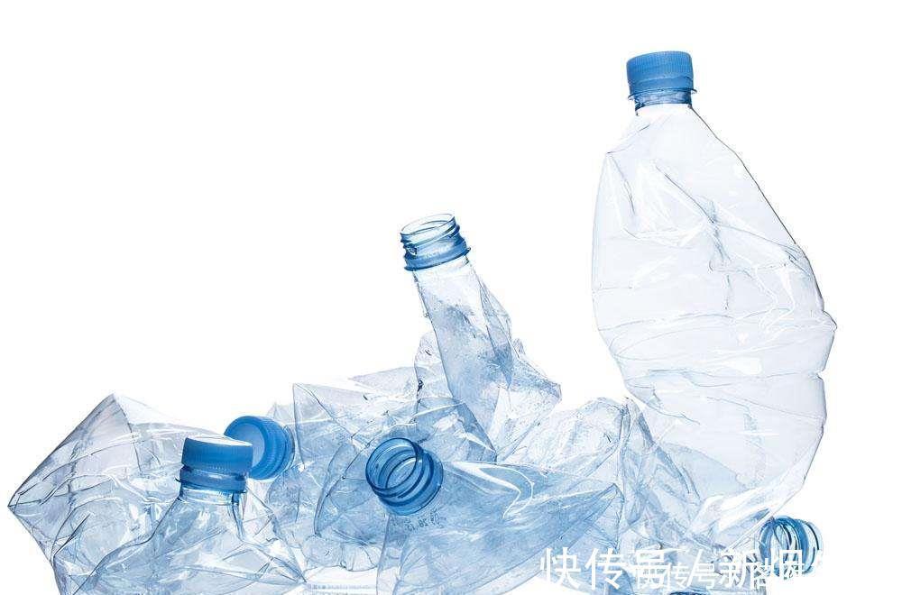 塑料袋|塑料瓶丢进花盆里,一整年都不用浇水了养花超棒,几乎没人晓得