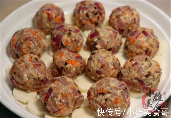 洋葱不要凉拌着吃或炒着吃了,教你这个养生新吃法,天天吃都不腻