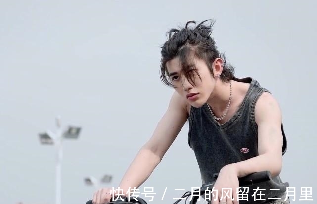 杂志|蔡徐坤全新杂志曝光，首次挑战硬汉风格，这个风格hold住了吗