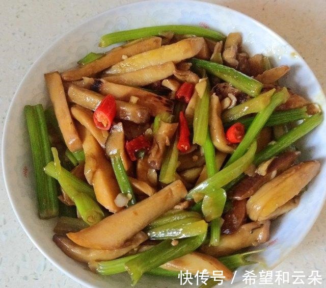 芹菜炒杏鲍菇!