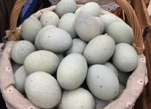 同样是皮蛋，有黑点和无黑点哪个好？差距很大，别胡乱瞎买！