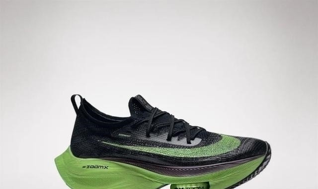 boost 库里8与跑鞋共底的设计,究竟是创新还是失误?