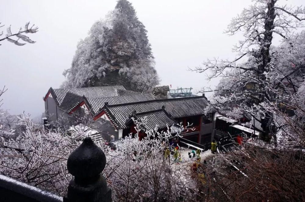 风雪|风雪武当山，仙境藏玄机！大雪封山时，道人、隐士都在干什么！