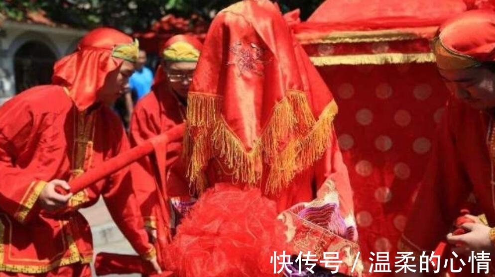 木匠|寡妇出上联“昨日今日明日，日复一日”，木匠是如何对出的？