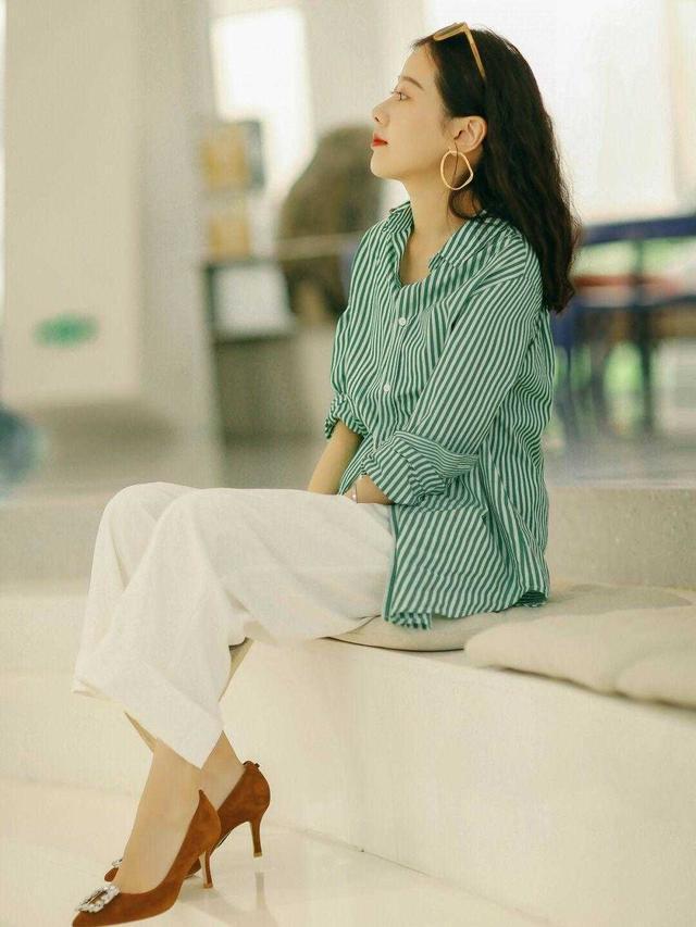 牛仔裤|快舍弃你的“牛仔裤”吧!今年夏天更流行这几款单品,时髦又百搭