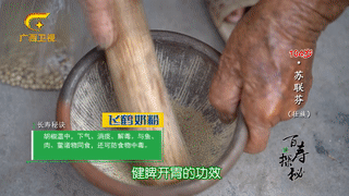 百岁老人用食盐刷牙，满口牙齿都是原装，啃起鸡脚毫不费力