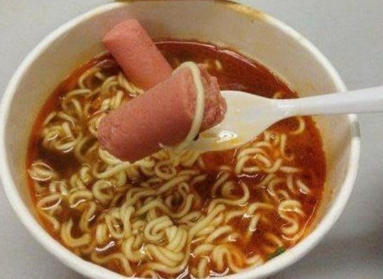 什么是泡面搭档最配的不是火腿肠，也不是卤蛋，而是不起眼的它