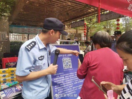 宿迁|宿迁民警送市民限量版反诈月饼