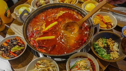 这著名的“美女之城”, “美女”和“火锅”是其两张闪亮的名片