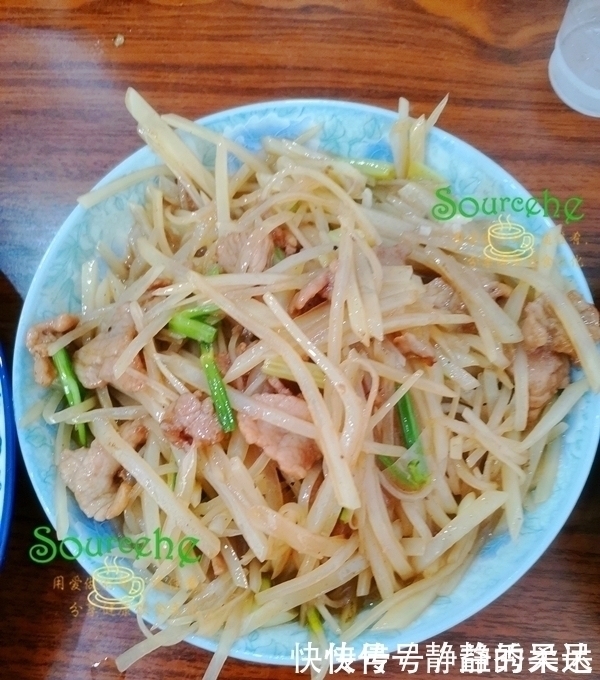 男友约吃饭,在路边的快餐店,三道菜家常菜98元,你看值不值