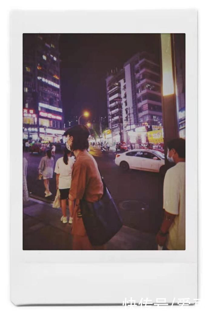 氛围感|210825 朱正廷发文将与重庆告别 夜游重庆氛围感拉满的随手拍公开