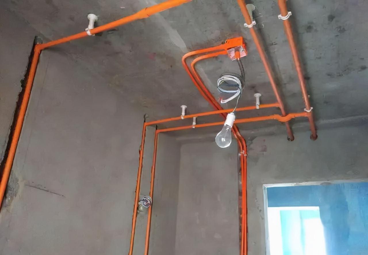 管线|水电走顶，价格贵又缺点多，为什么装修公司还推荐？听听大实话