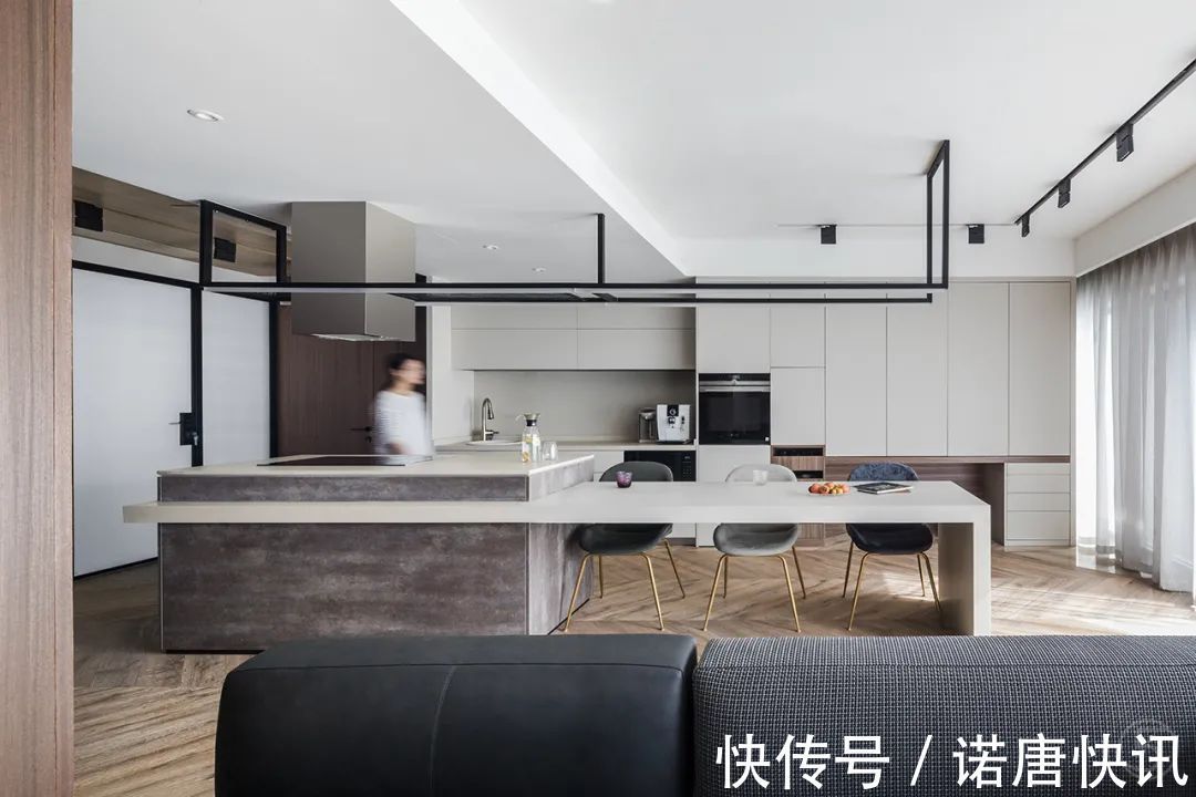 玄关|180㎡现代极简,无主灯设计果然不凡,朴素的空间也有档次感