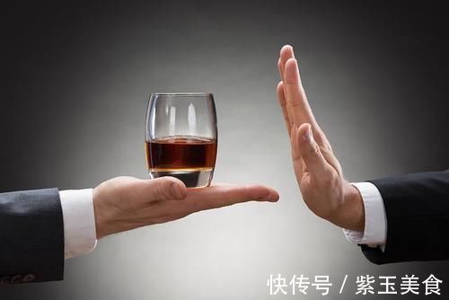 脂质|高血脂的“死对头”出现了,睡前喝一喝,甘油三酯稳定降到1.7