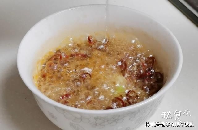 煮面条最忌水开下锅，面馆老板教我煮面小技巧，煮出的面劲道爽滑