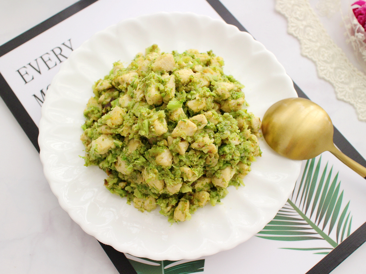鸡胸肉|这狠心女，不吃米不吃面，天天吃此炒饭，一个月从女胖子瘦成女神