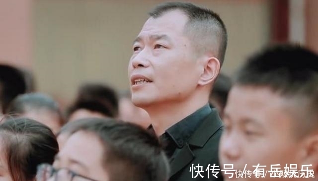 女孩|14岁女孩5年手写30万字小说，被亲爸发现后撕毁，还说“为你好”