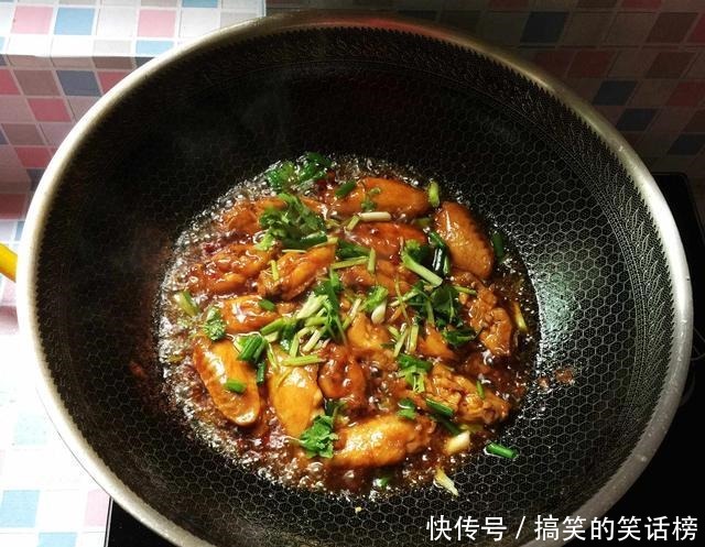 孩子最爱的菜,一周吃3回都嫌不够,简单一焖,香到连汁也不放过