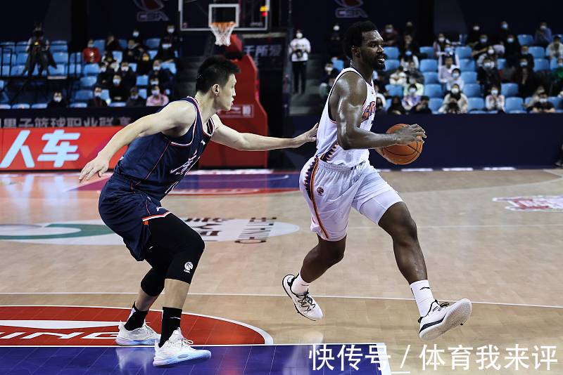 李春江|上海男篮动态:双外援出征第三阶段,郭昊文受伤,李春江召集新星