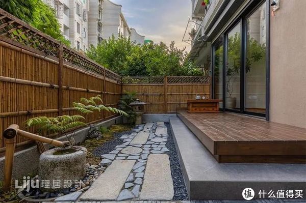 楼房|二手一楼房庭院惨遭荒废,原房东看到改造效果:早知道再加30万也不卖