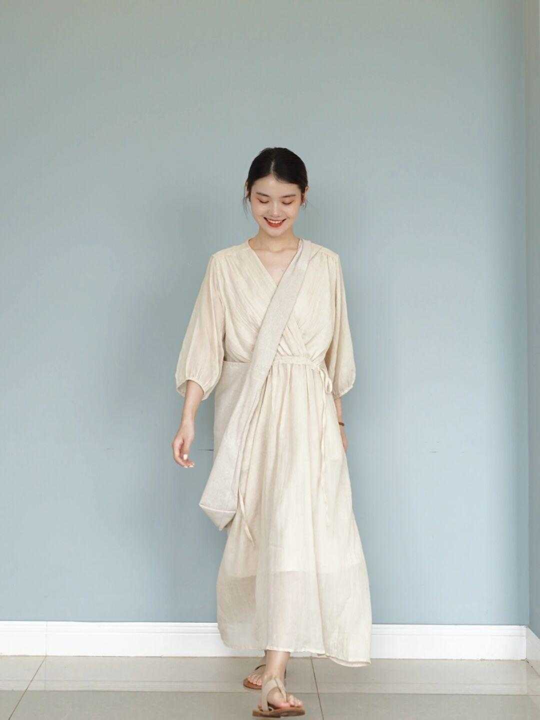 西装|基础款怎么穿出高级感?短款西装配连衣裙优雅温柔,显瘦又时髦