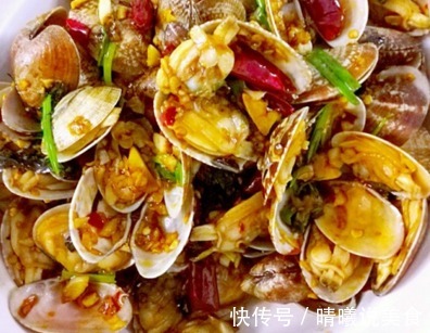 花甲超好吃的做法，适合冬日里吃，做法简单味道鲜美，家人超爱吃