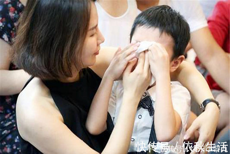 邻居|男孩从小爱哭和不爱哭,长大后差距很明显,爱哭的孩子招人疼