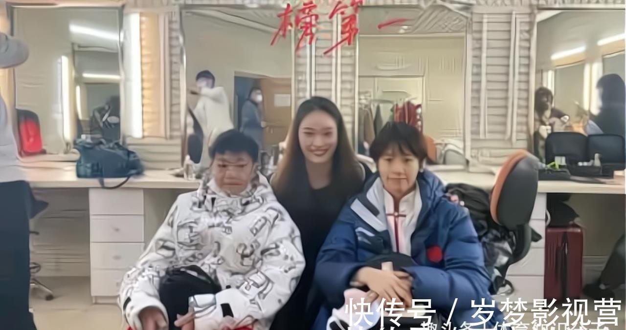 工作人员|全红婵玩游戏忘乎所以被工作人员催促,红姐低头玩根本不搭理-