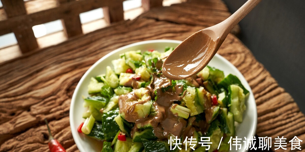 入味|凉拌黄瓜时，直接拌是不对的，多做这一步，黄瓜脆嫩入味不出水