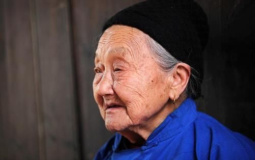 肝脏|“老得慢”的女人，大多有2个共同点，若你能坚持，或会更显年轻