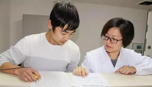 填出生证明把女儿名字写错,上户口时错上加错,宝妈:别改了