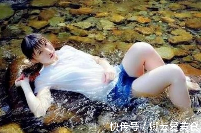 水珠&日本画家挑战冷军,一幅水中少女获得众人称赞,连水珠都画出来了