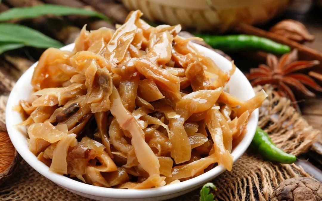 孕吐好难受,即便熬过了也不能掉以轻心,有四类食物还是要忌口