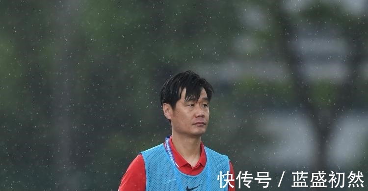 中国队|北青国足出访代表团最多不超60人，近半数集训成员无缘出征！