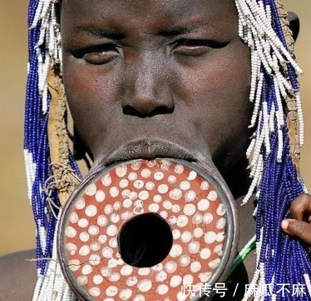 招人|这里的女人都是大嘴唇,据说嘴唇越大越招人喜欢!