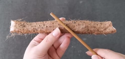 原来山药去皮这么简单!手不痒也不过敏,可惜好多人都还不知道