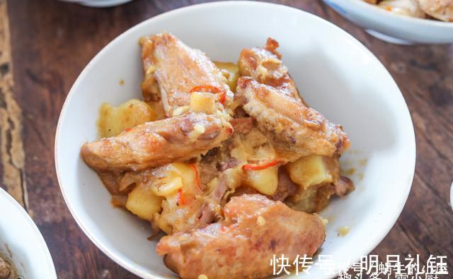 鸡爪|侄女过生日,妈妈早上4点就起床,做了两大桌农家菜,吃嗨了