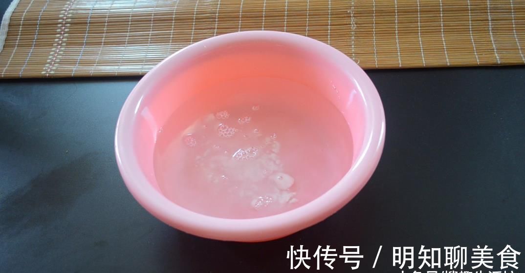 凉席脏了别再用水冲洗了, 教你5分钟清洗凉席, 洗的干净还能除螨