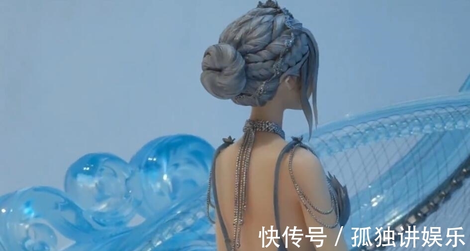 剑网三|洛天依等身手办让宅男疯狂,高开叉旗袍侧漏白丝,为啥能看到肚脐
