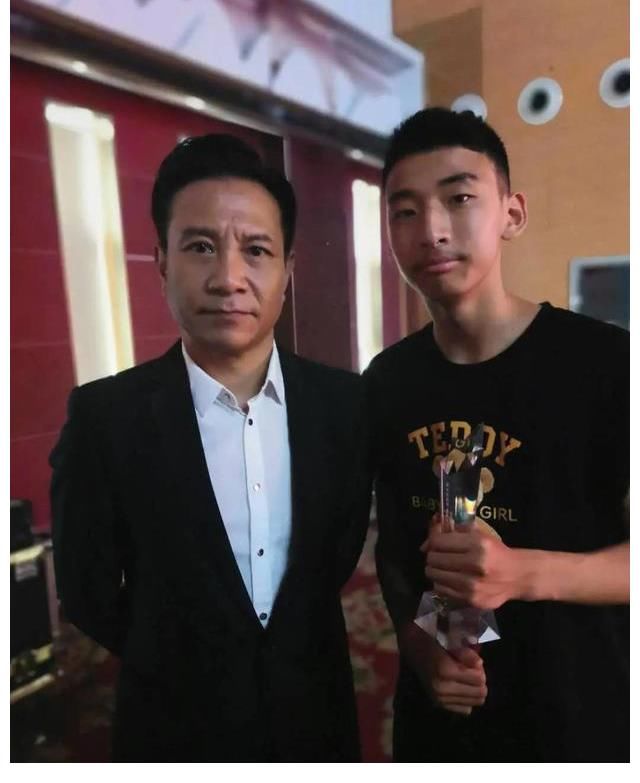 刘思伟|“同心永向党 唱响新时代”文艺晚会圆满举行，曲涛表演深入人心