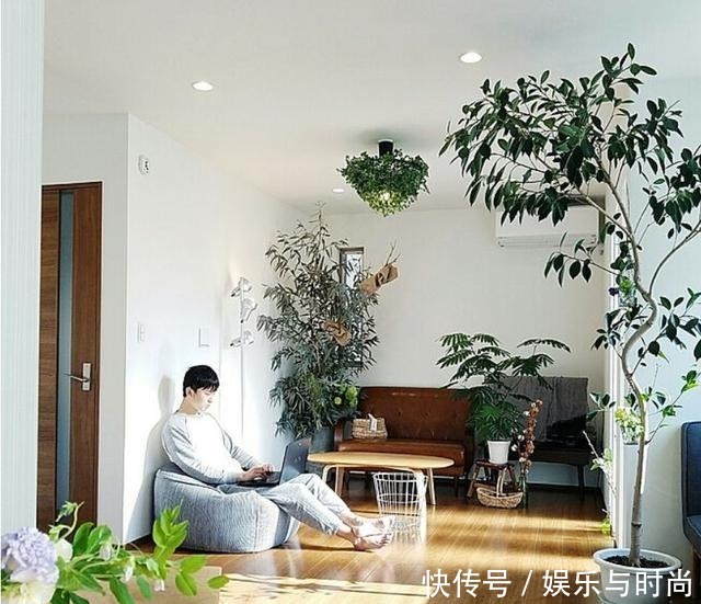 小两口之家,全屋布满绿植鲜花,把生活过成了诗,太美太治愈了!