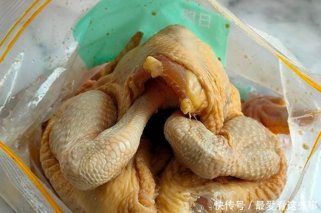 烤全鸡的家常做法，简单又好吃，而且还不会太油腻