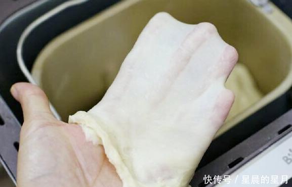 保鲜膜|养乐多除了直接喝，还能做出美味的奶油包