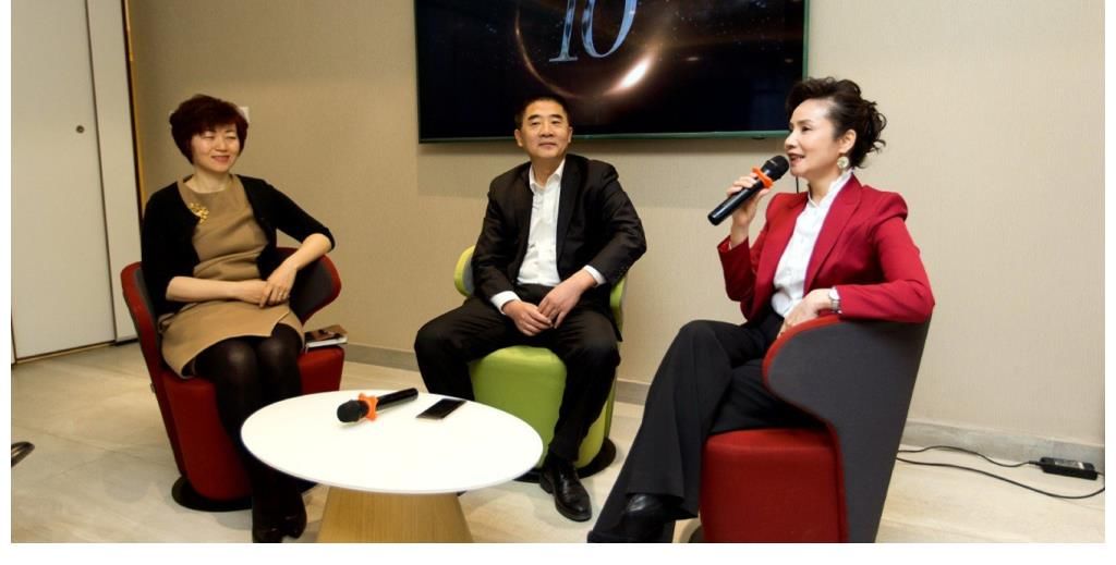 長沙電視臺|又一央視知名主持人離開舞臺，主持《今日關注》和觀眾告別