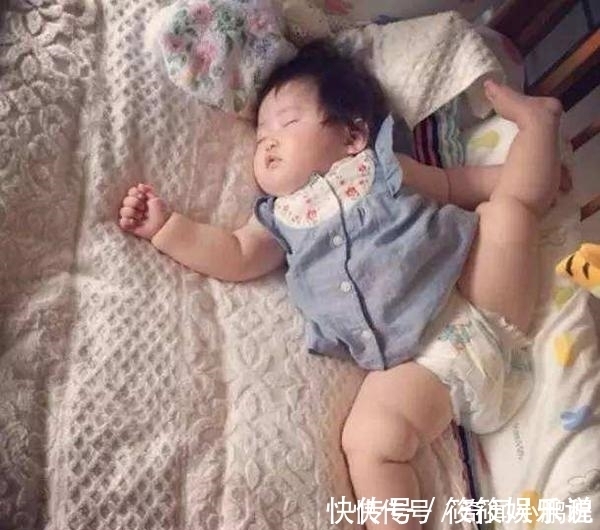 奇葩事|宝宝睡觉时的奇葩事,真让人绝望,爸爸:快来救我,我被屎包围了